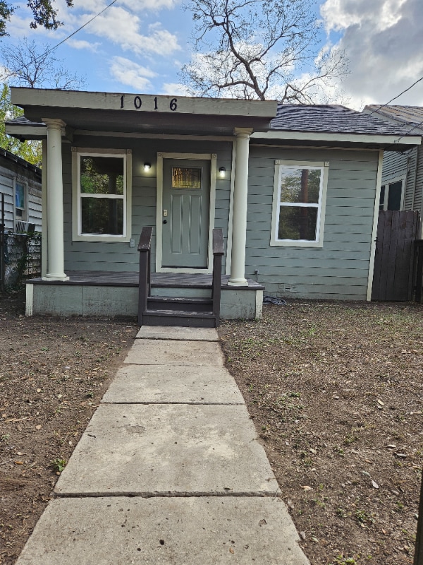 Building Photo - 1016 Center St