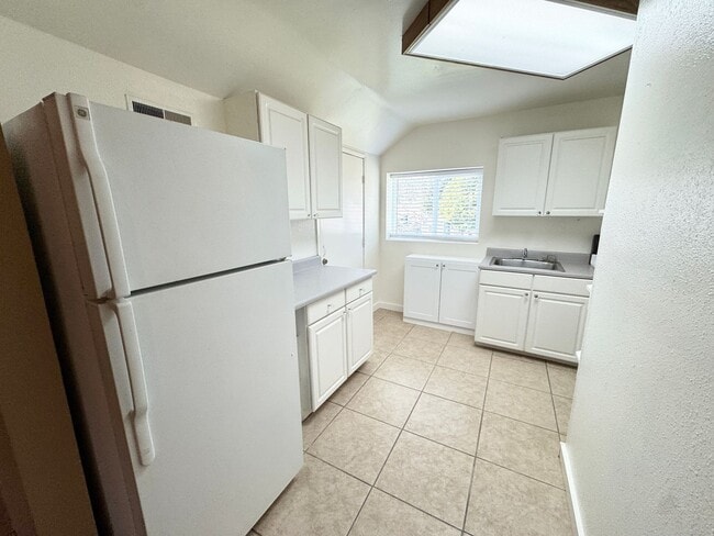 Building Photo - Country living Condo in Downtown Sunol with gated entrance