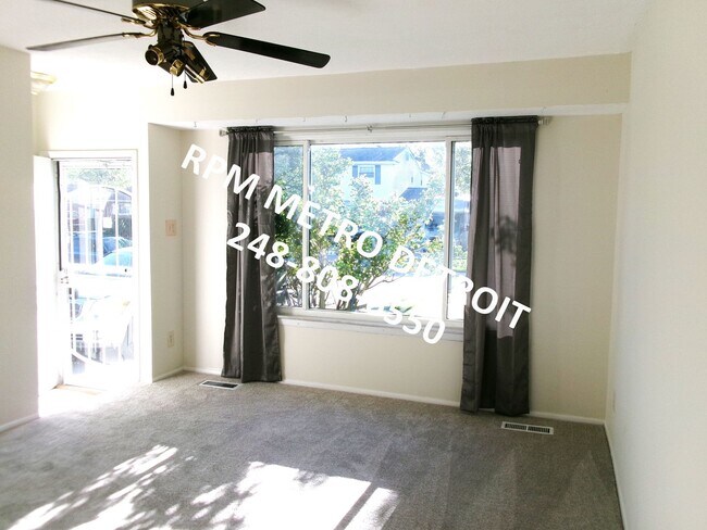 Building Photo - Move in ready Ranch Style Home in Westland