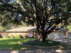 Building Photo - 916 Ridgewood Terrace