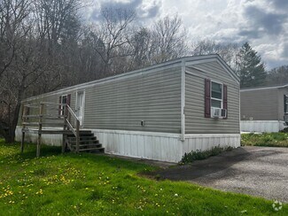 Building Photo - 1000 Maple Hls Pk
