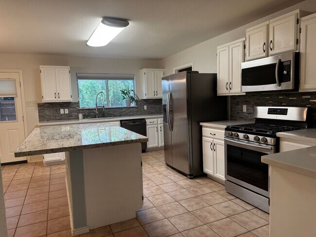 Foto del edificio - 5229 Brewster Dr
