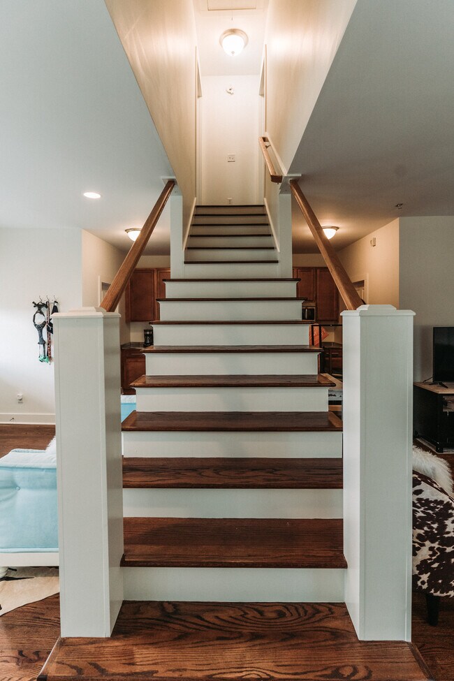 Foto del edificio - 902B Shelby Ave