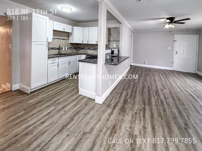 Foto del edificio - 818 NE 17th St