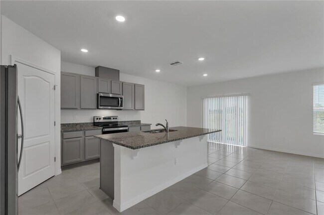 Foto del edificio - 3313 Mystic Pond Lp