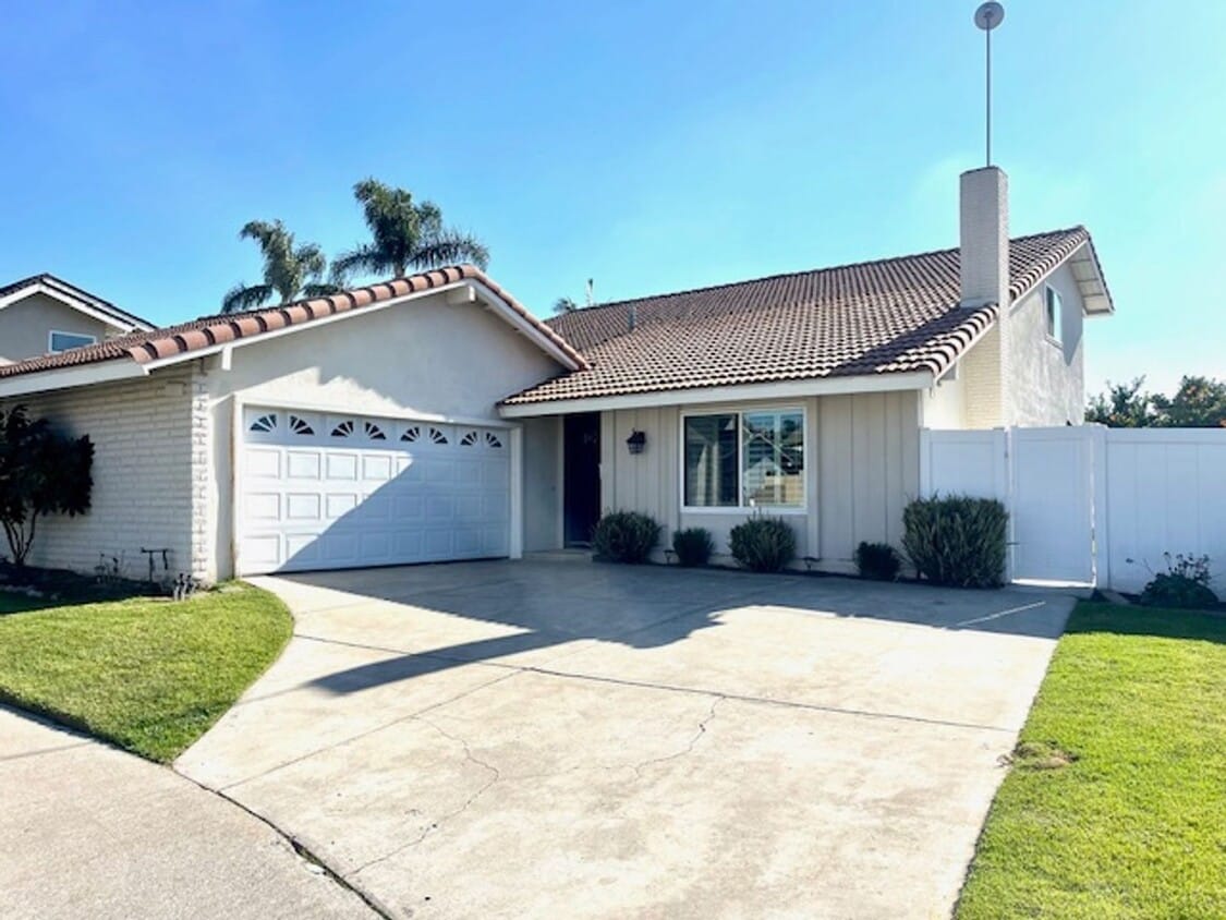 Primary Photo - Green Valley Corner Lot Home Walking Dista...