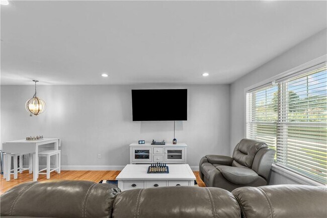 Building Photo - 37 Mariner Way