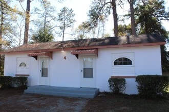 Building Photo - 113 Hill Lp