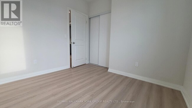 Photo du bâtiment - 13042 Yonge St