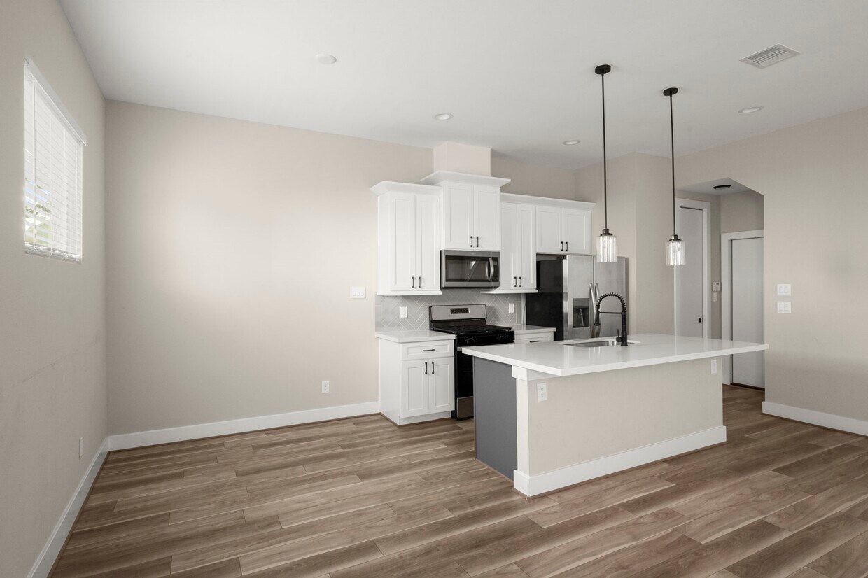 Foto principal - 8404 Curry Rd