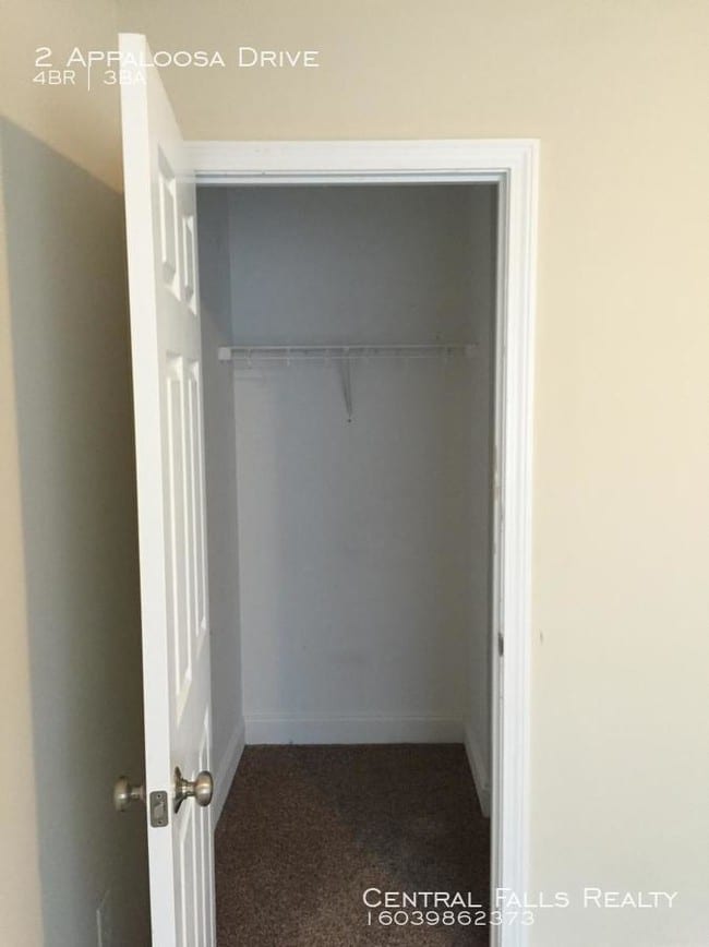 Building Photo - Available Now ! 4 Bedroom close to UNH