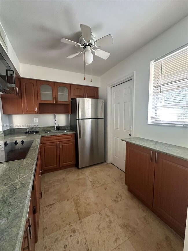 Foto del edificio - 20200 NE 27th Ct