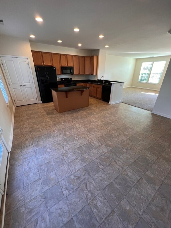 8207 Creekside Bluffs Ln, Mechanicsville, VA 23111 Townhome Rentals