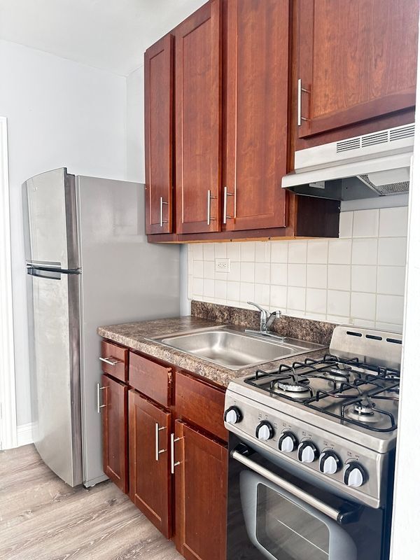 Foto del edificio - 4756 N Maplewood Ave