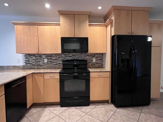 Foto del edificio - Beautifully updated 2 bedroom 2 1/2 baths ...