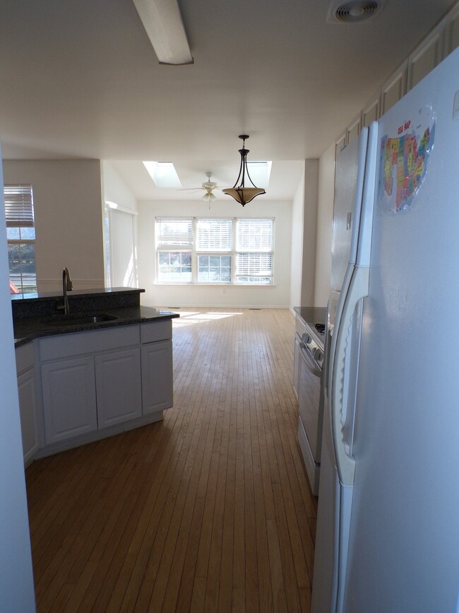 Kitchen - 7721 Cross Creek Cir