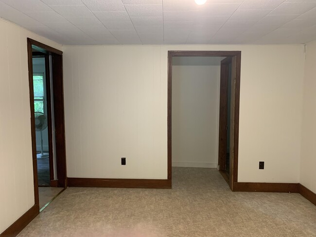 Building Photo - 5445 Grapevine Rd