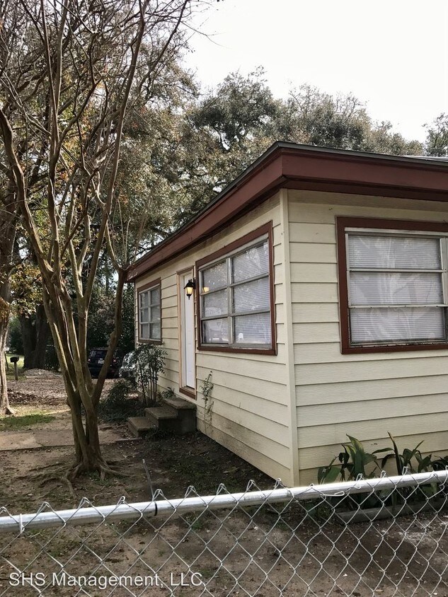 Building Photo - 1803 W Pensacola St