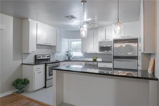 Foto del edificio - 4713 N Harvey Pkwy
