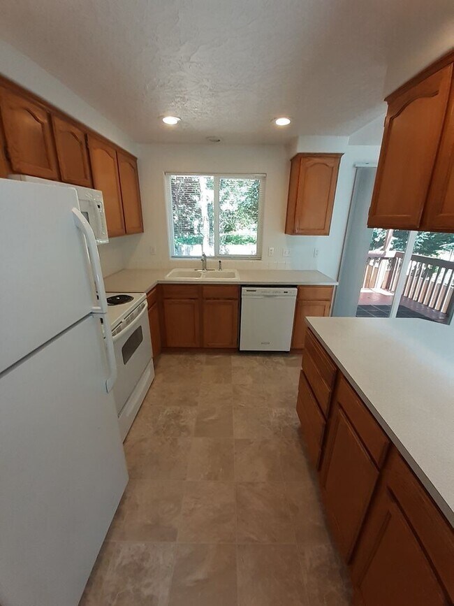 Building Photo - 3 br, 2 bath House - 4721 SW Brugger St.
