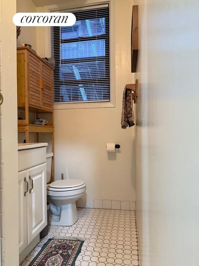 Building Photo - 532 W 50th St