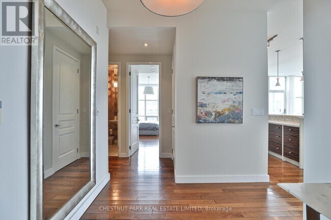 Photo du bâtiment - 10-PH10 Navy Wharf Ct