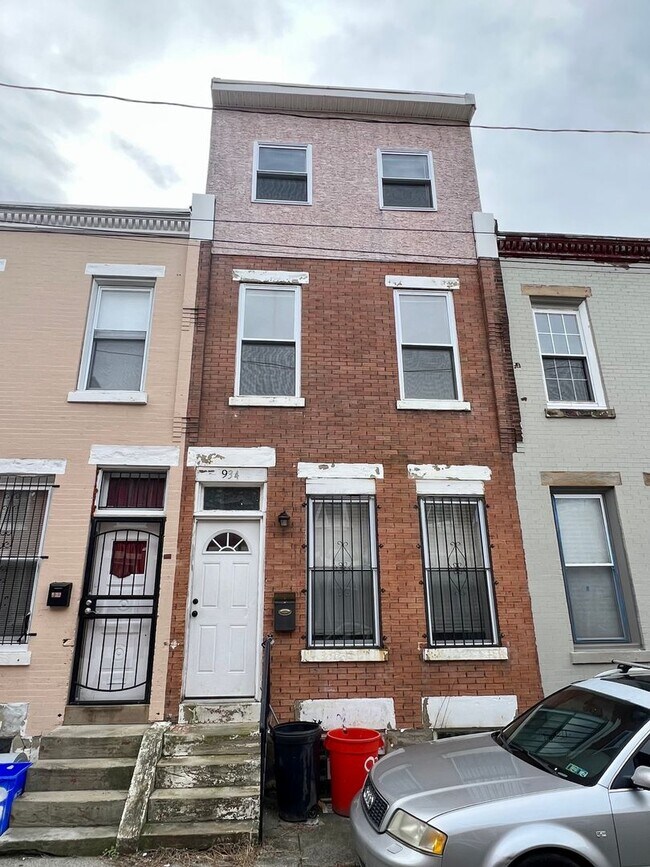 Building Photo - Stunning 4-Bedroom Townhouse in North Phil...