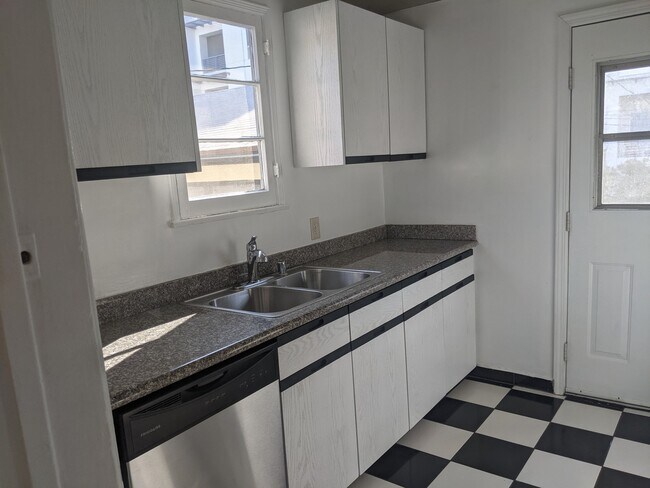 Foto del edificio - 451 N Oakhurst Dr