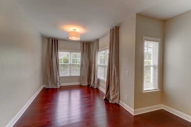 Master bedroom - 2069 Kings Gate Ln