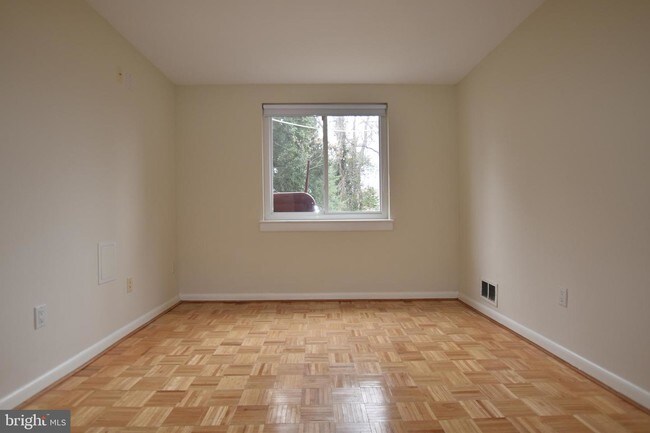 Building Photo - 5009 Del Ray Ave