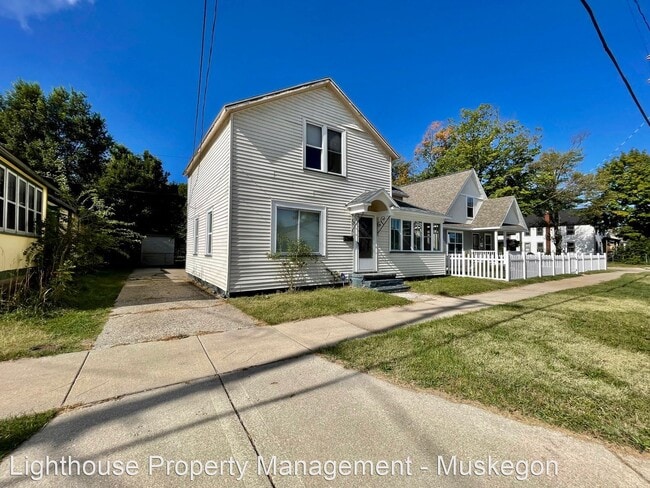 Building Photo - 3 br, 1.5 bath House - 1251 5th Street