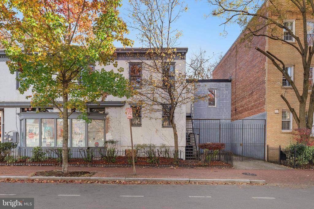 Primary Photo - 721 D St NE