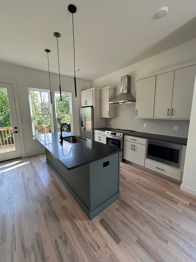 Building Photo - Amazing New Construction in North Nashville!