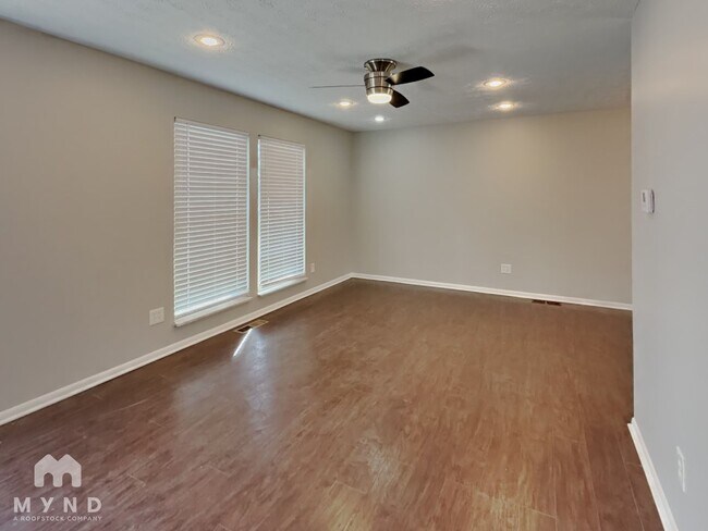 Foto del edificio - 1349 Westshire Rd