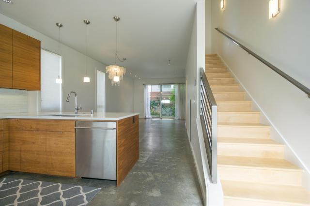 Building Photo - 3 bedroom in Seattle WA 98107