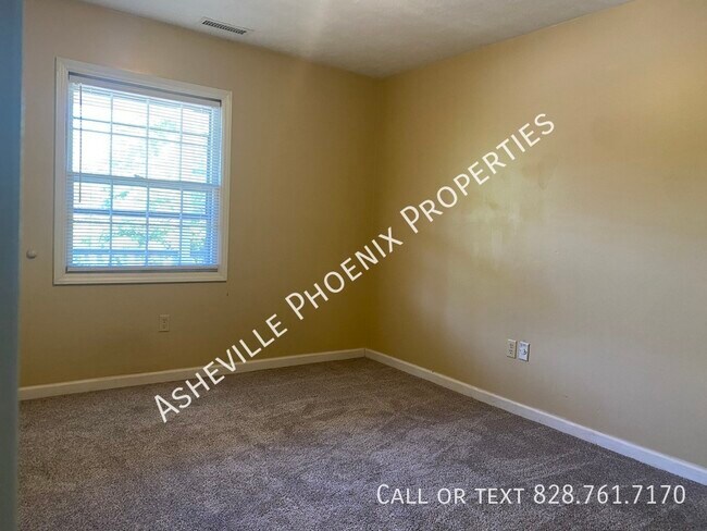 Foto del edificio - 17 Brookcliff Dr