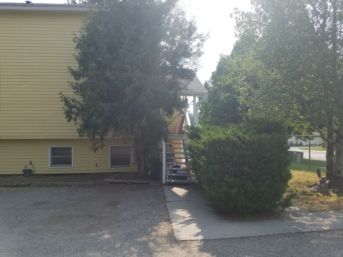 Primary Photo - 1204 W Babcock St