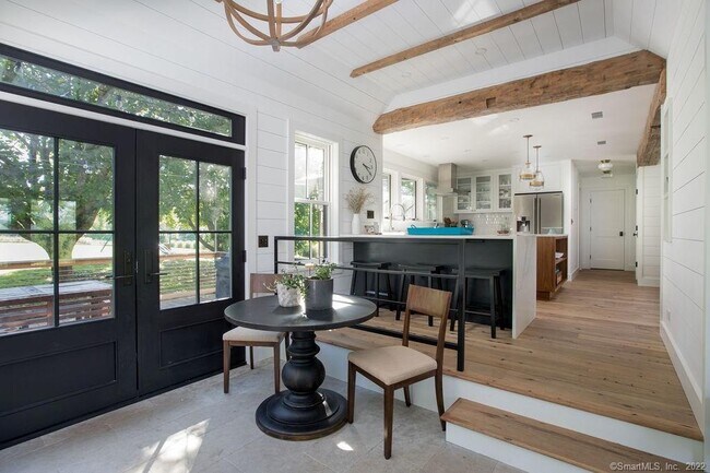 Foto del edificio - 49 Benton Hill Rd