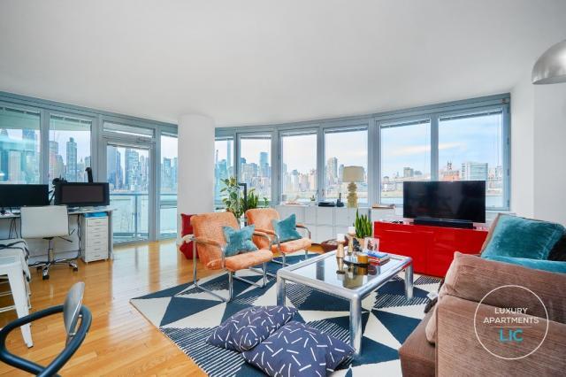 Foto principal - 2 bedroom in LONG ISLAND CITY NY 11109