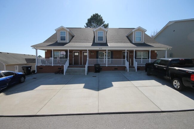 Building Photo - 704 Cobblestone Dr