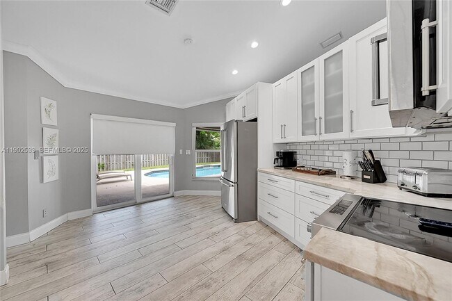 Foto del edificio - 9841 SW 1st St