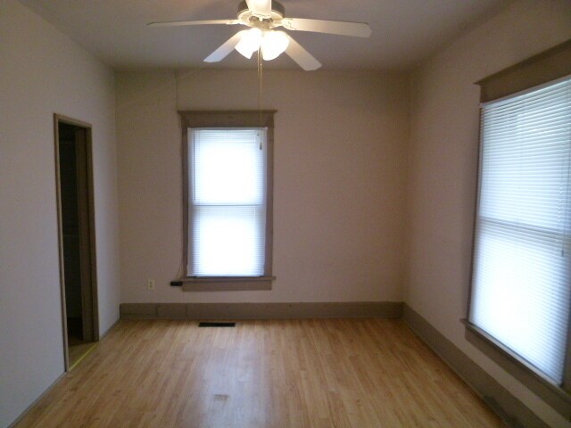 Building Photo - 2 Bedroom and 2 Bath Home