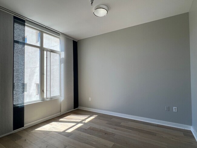 Foto del edificio - Gorgeous Modern 1 Bedroom near Paseo de Sa...