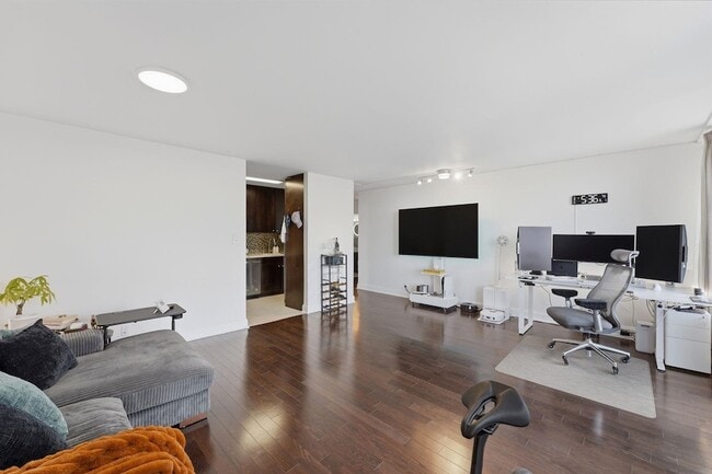 Foto del edificio - 6050 JFK Blvd E