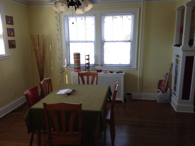 Comedor - 1820 Pleasant St
