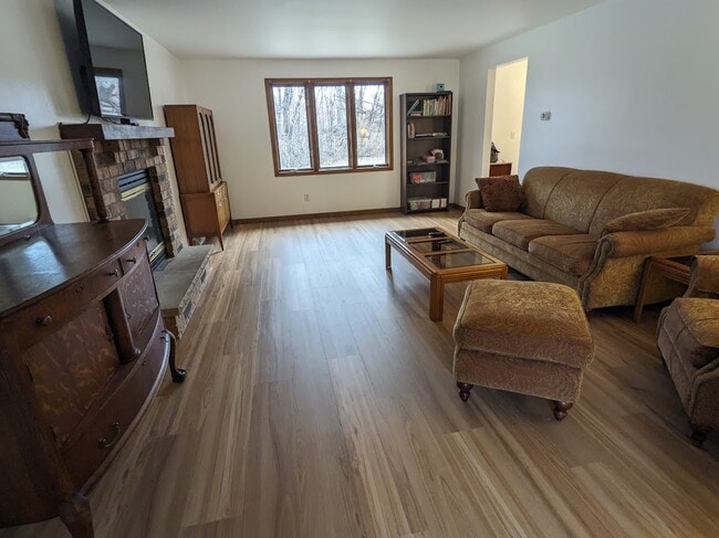 Building Photo - 2043 Hilltop Dr