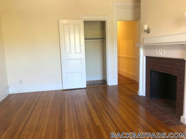 Building Photo - 504 Beacon St