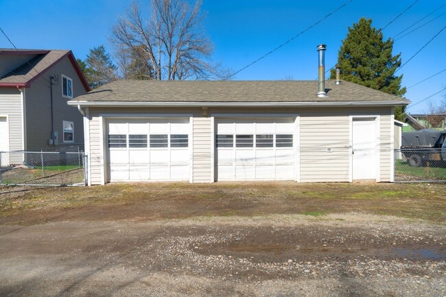 Building Photo - Charming Historic Rental Just Blocks from ...