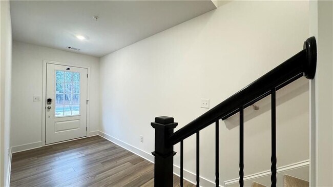 Foto del edificio - 811 Atkins Ln