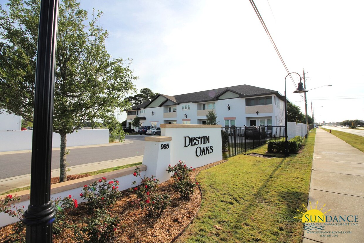Primary Photo - Destin Oaks Townhouse with Community Pool!